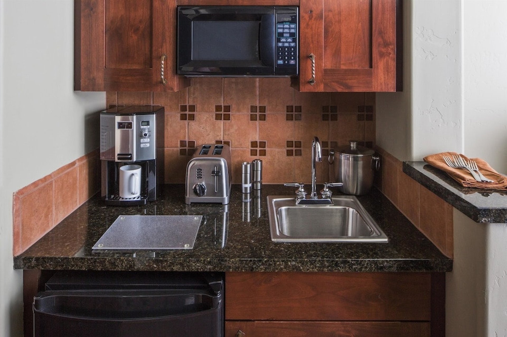 studio kitchenette.jpg