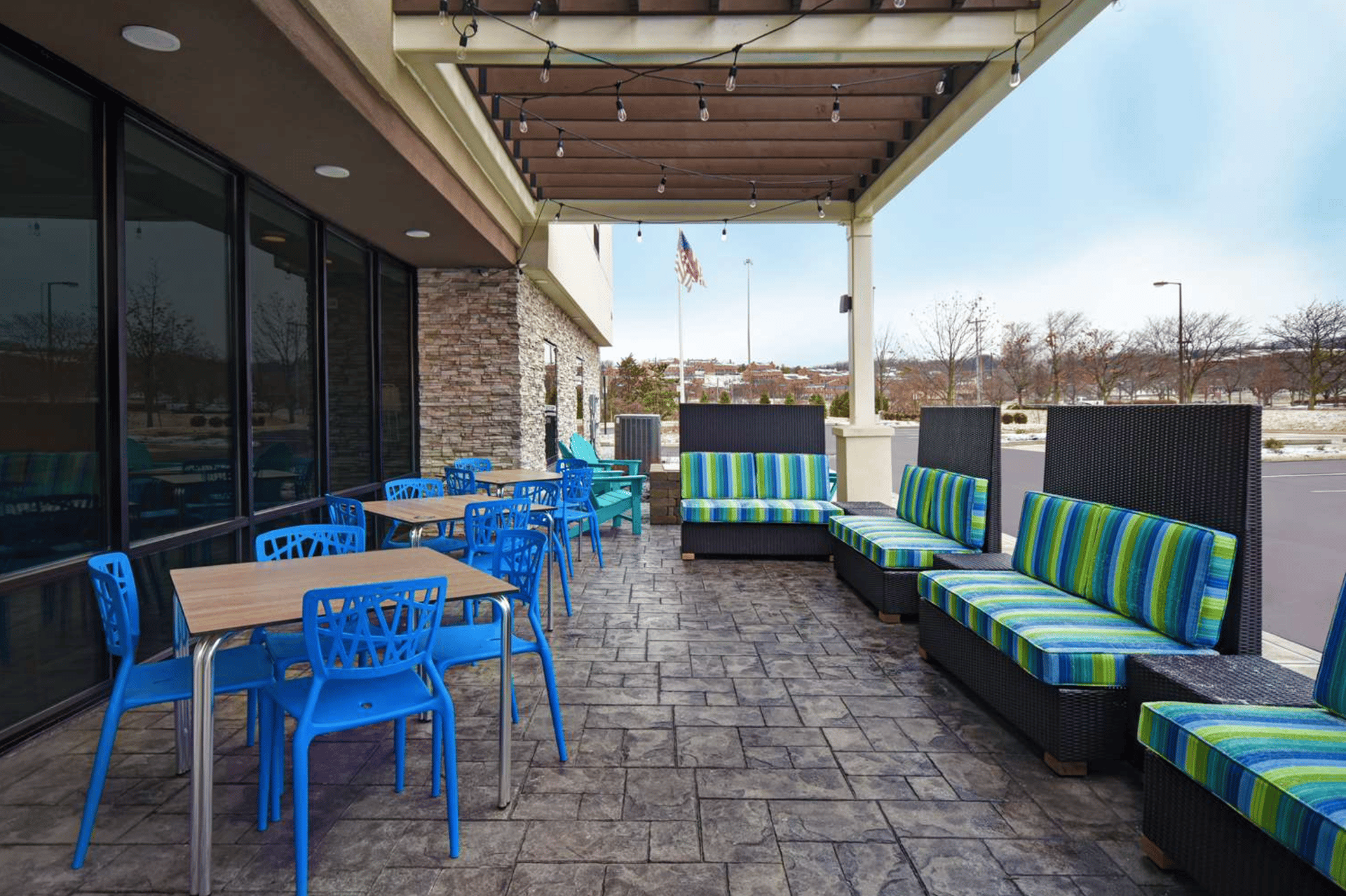 Exterior Dining | Home2 Suites by Hilton Springdale Cincinnati