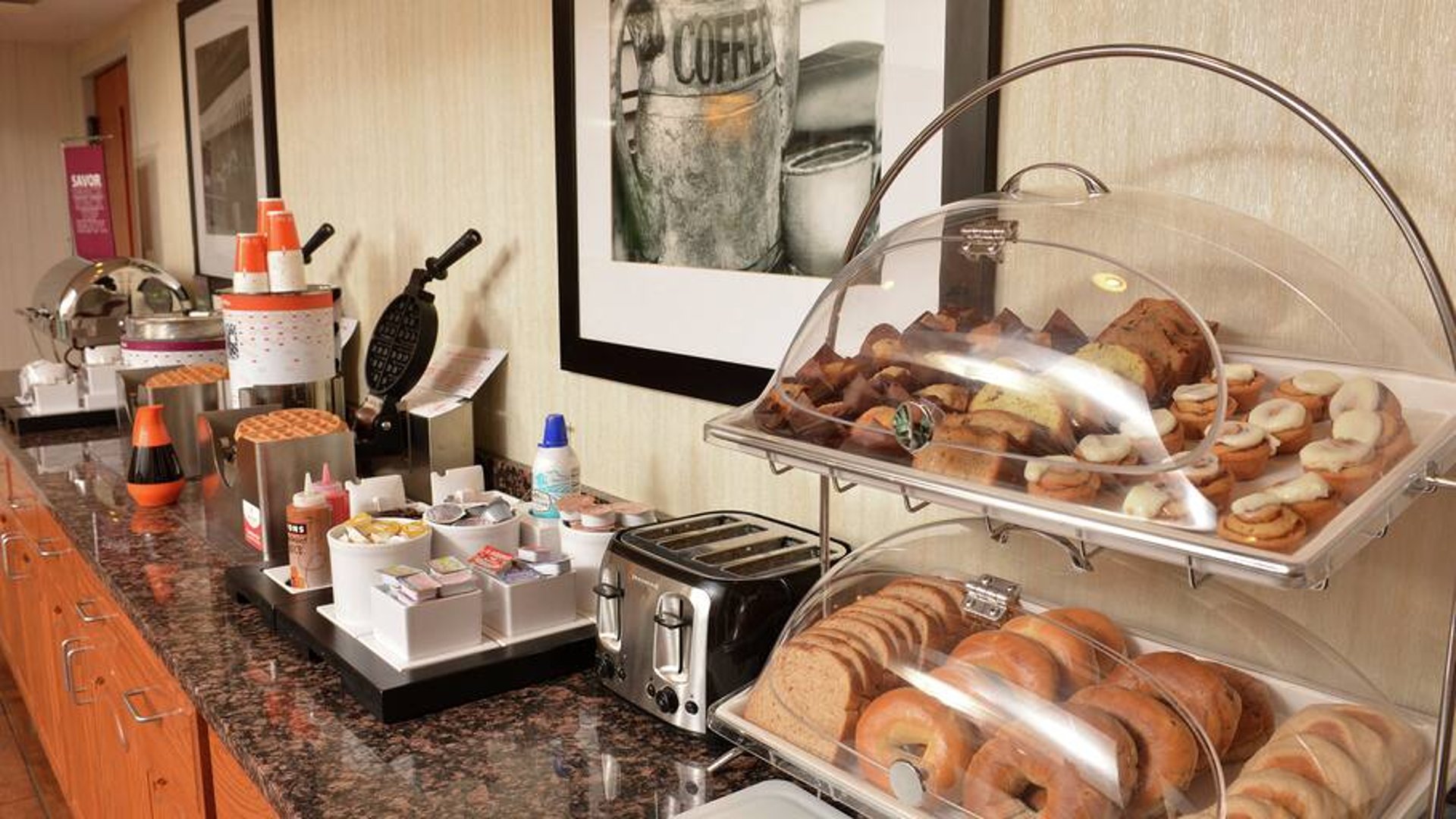 Breakfast Area | Hampton Inn Springfield-South