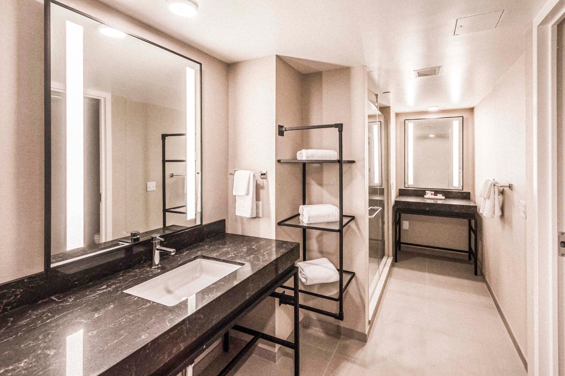 hlt-view-room-premium-room-luxury-room-bathroom-1-colorized.jpg
