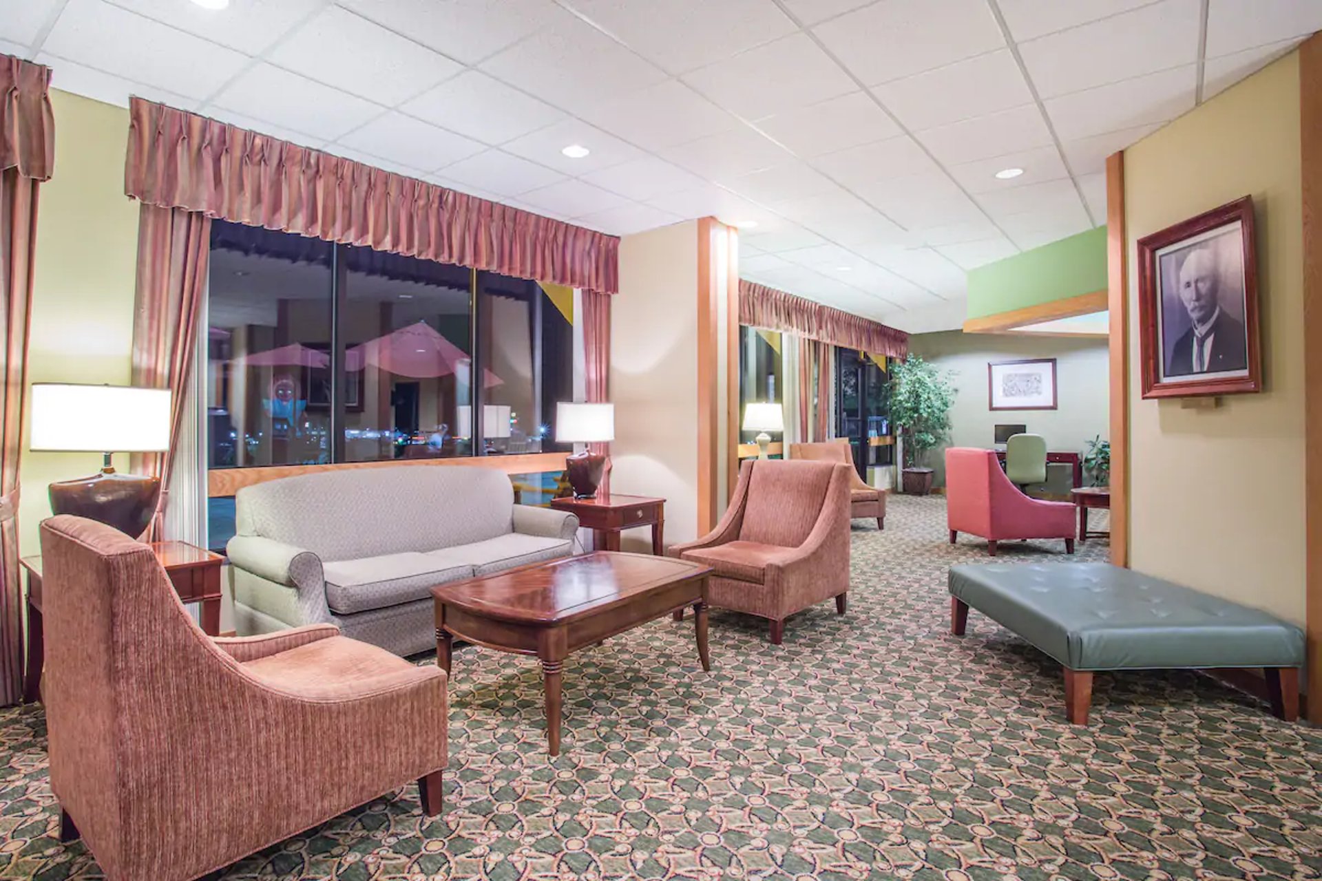 Lobby 1 | Days Inn & Suites by Wyndham Sutton Flatwoods