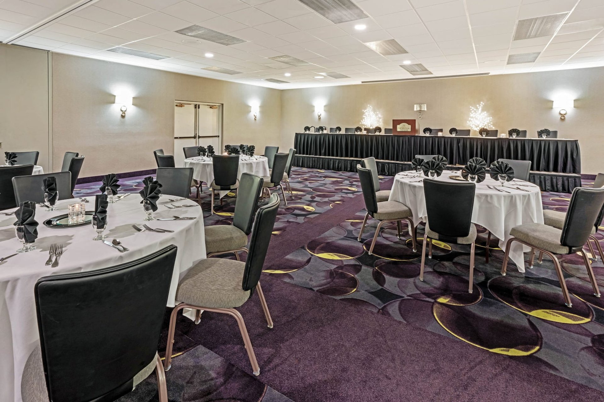 Banquet Rounds | La Quinta Inn & Suites by Wyndham Tacoma - Seattle