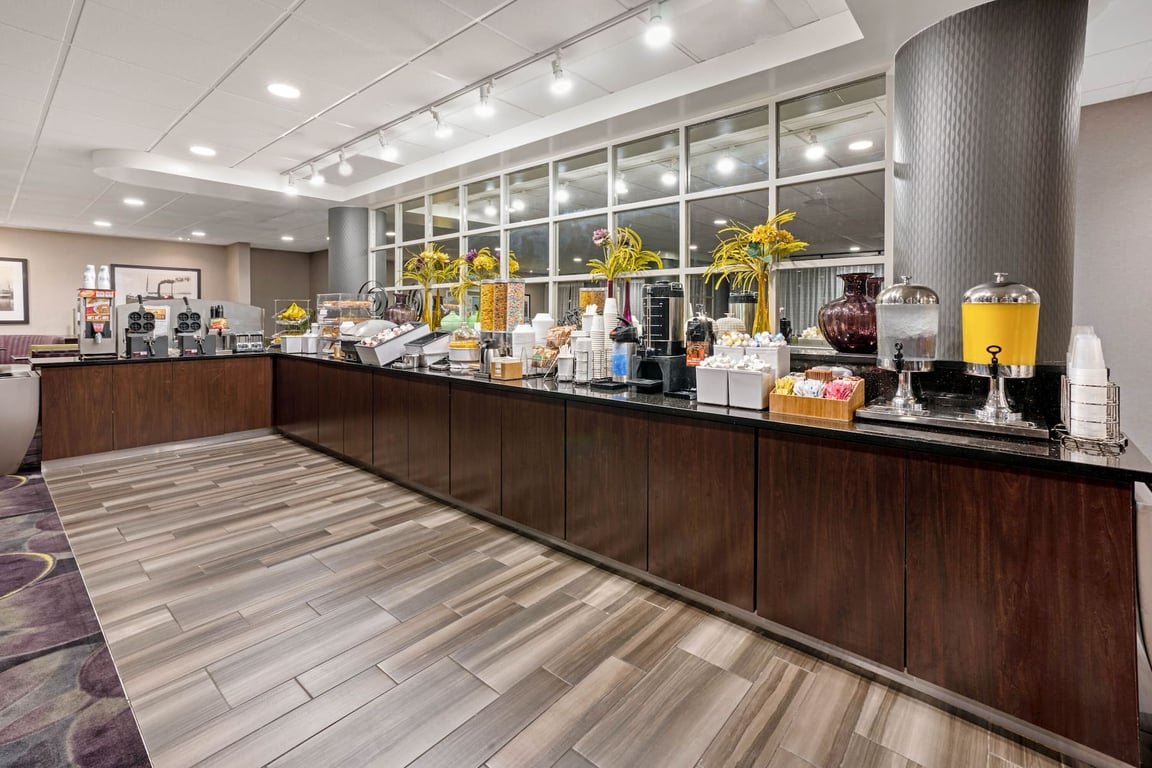 Complimentary Breakfast | La Quinta Inn & Suites by Wyndham Tacoma - Seattle