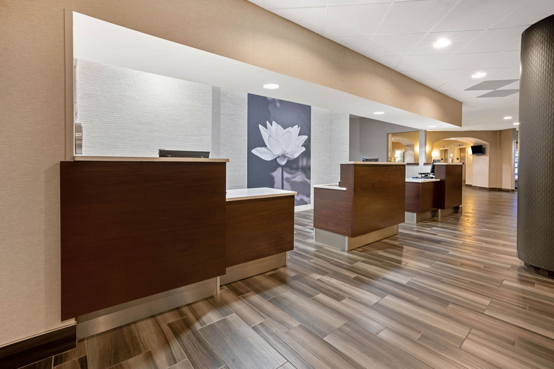 Front Desk | La Quinta Inn & Suites by Wyndham Tacoma - Seattle