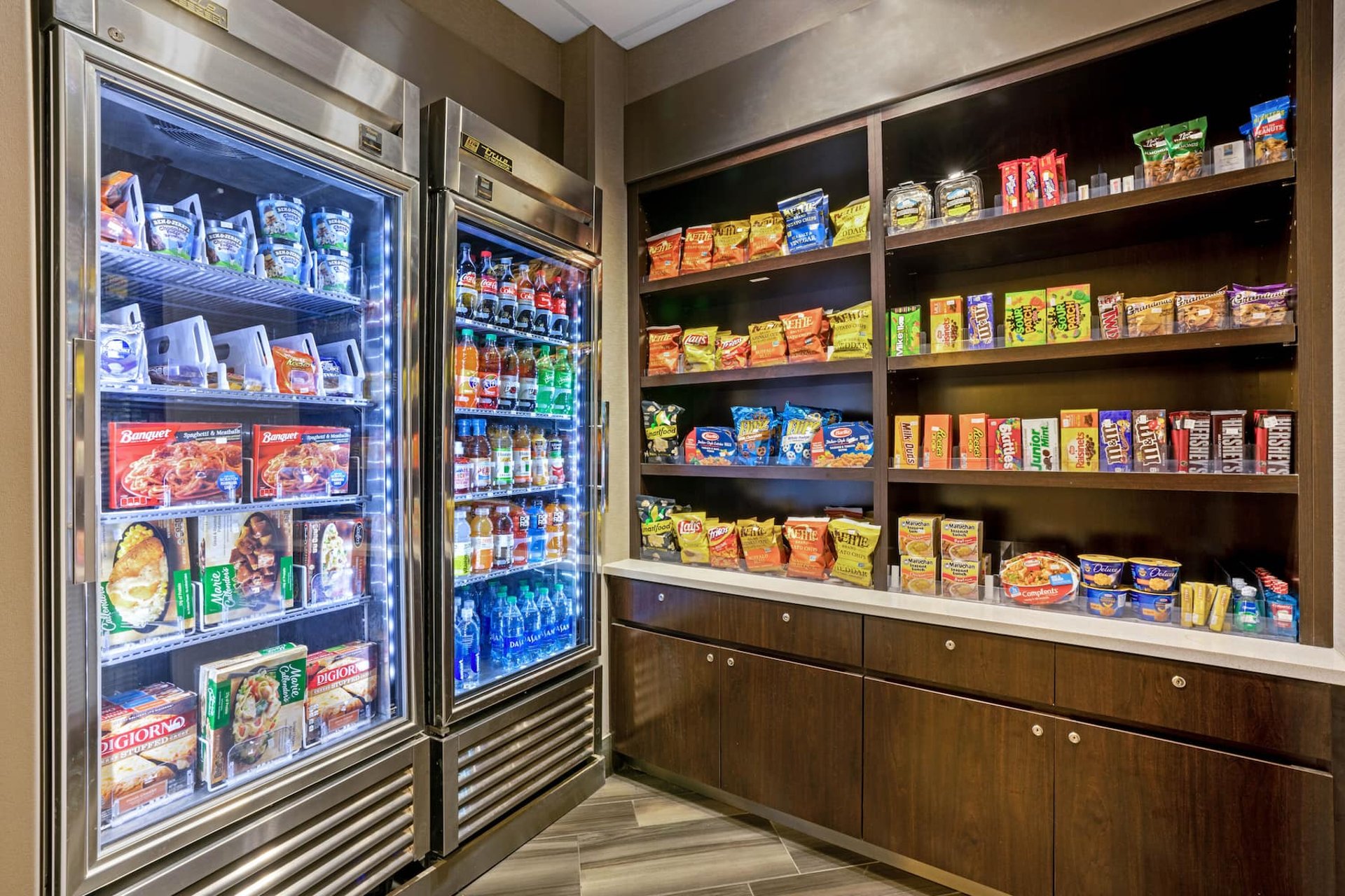 Mart | La Quinta Inn & Suites by Wyndham Tacoma - Seattle