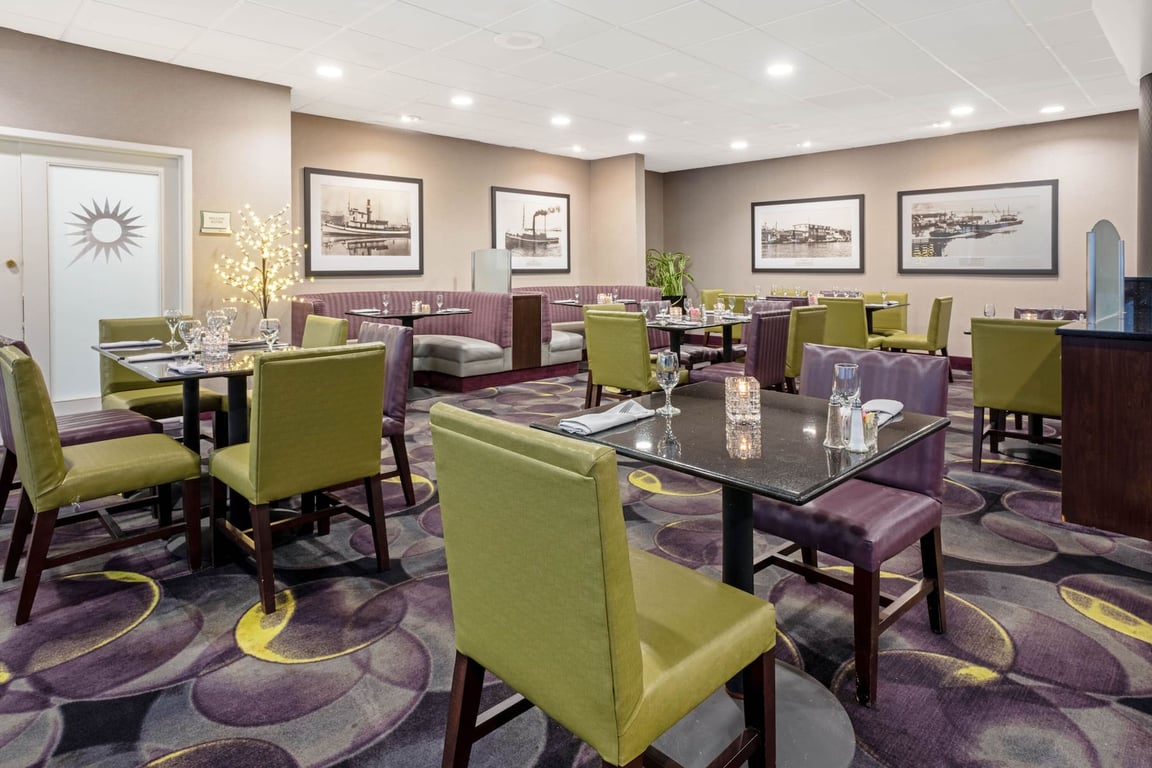Restaurant | La Quinta Inn & Suites by Wyndham Tacoma - Seattle