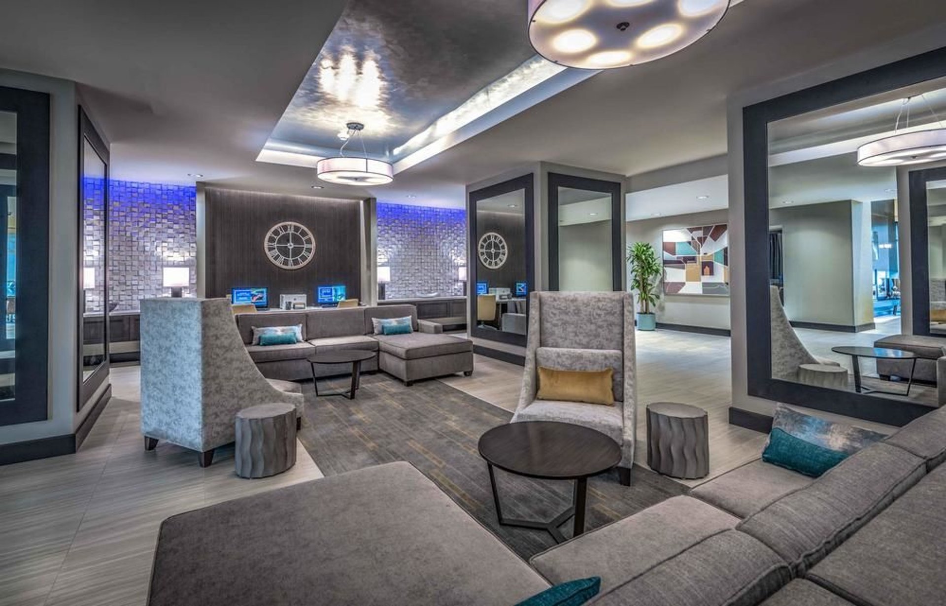 Lobby Seating | Hampton Inn & Suites Tallahassee Capitol - University