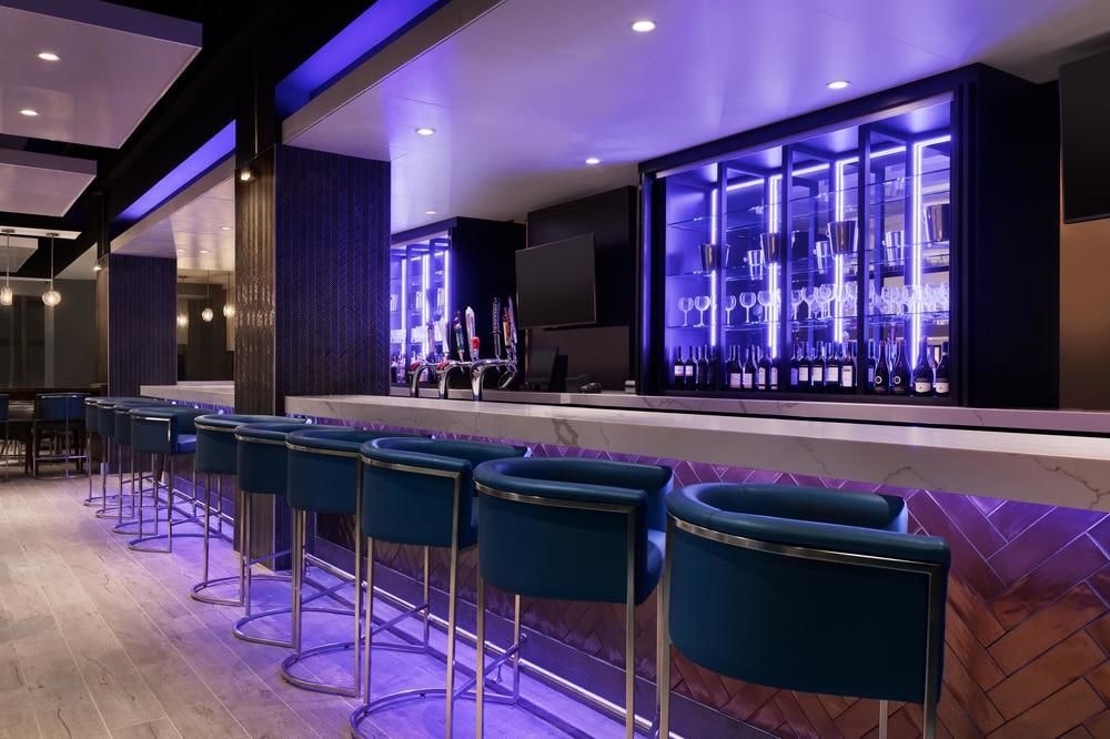 Hotel Bar | Embassy Suites by Hilton Toronto Airport
