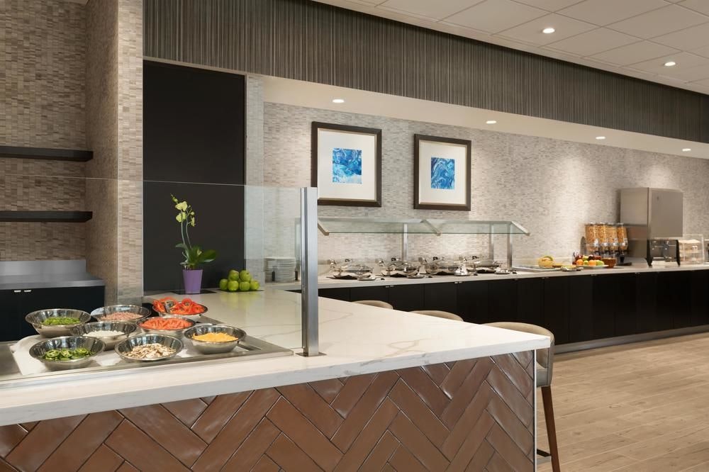 Hotel Restaurant | Embassy Suites by Hilton Toronto Airport