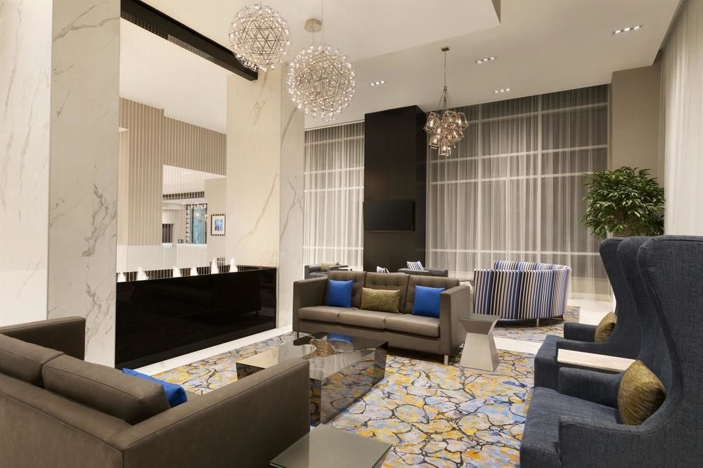 Hotel Sitting Area | Embassy Suites by Hilton Toronto Airport