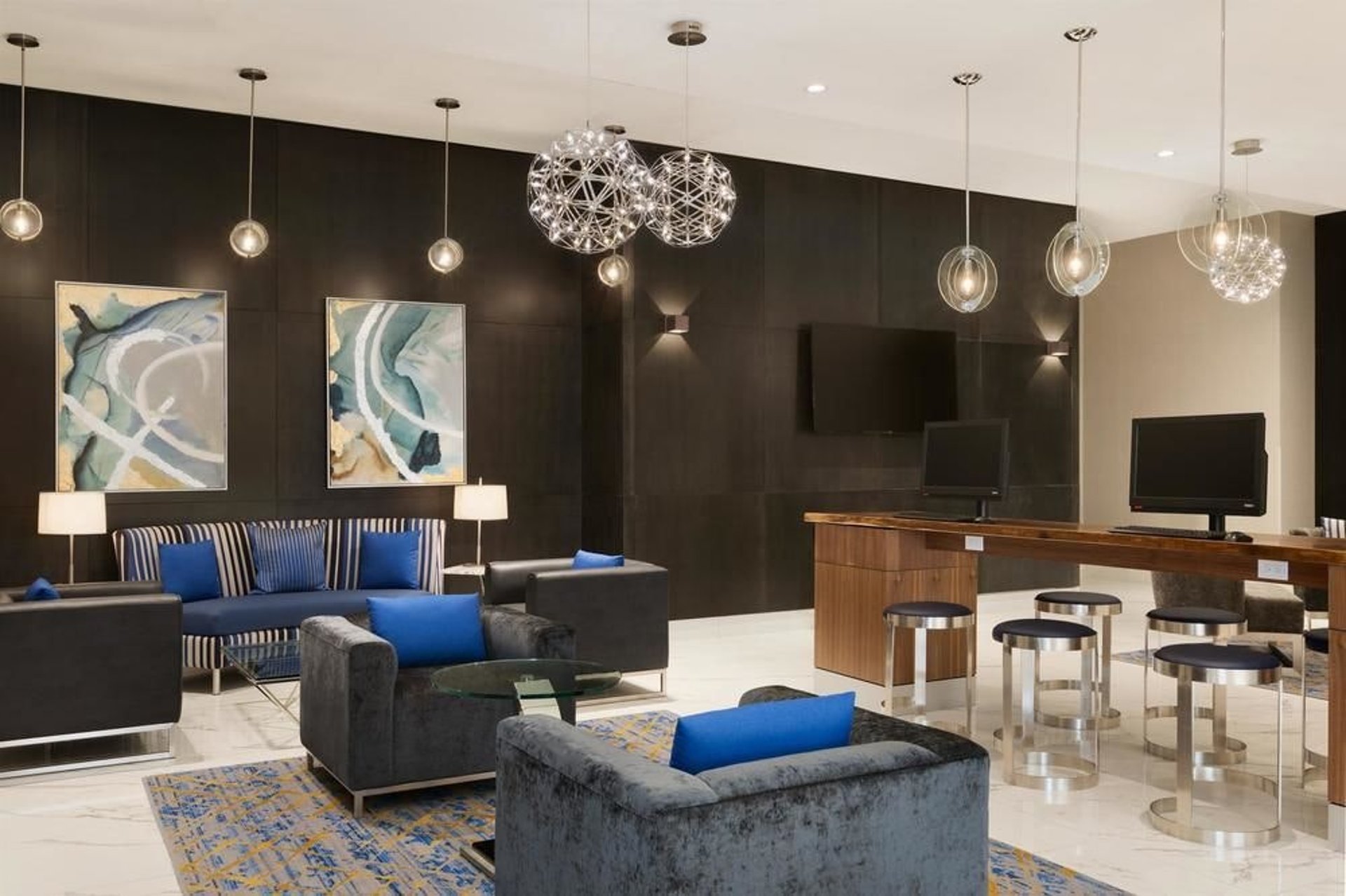 Sitting Area | Embassy Suites by Hilton Toronto Airport