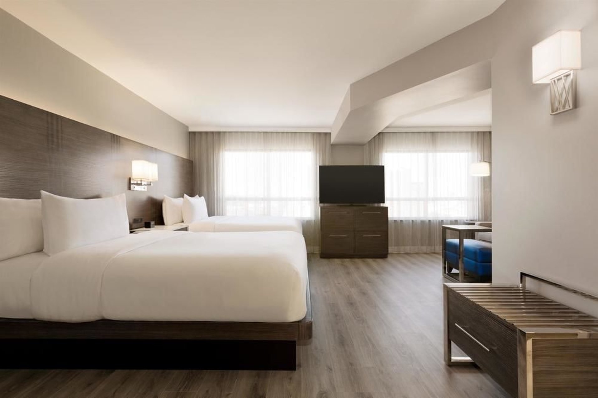 2 Queen Beds