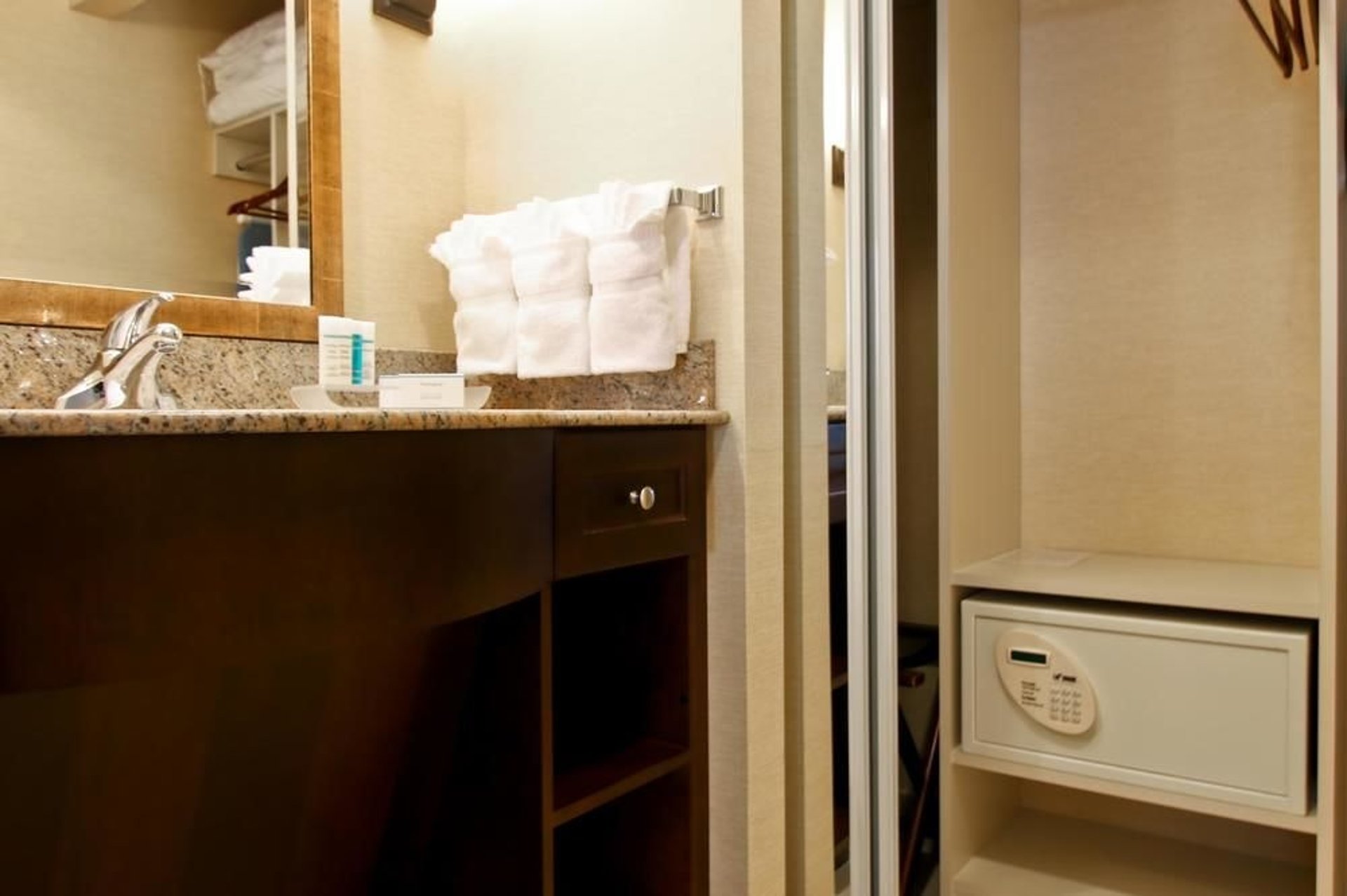 Suite Closet