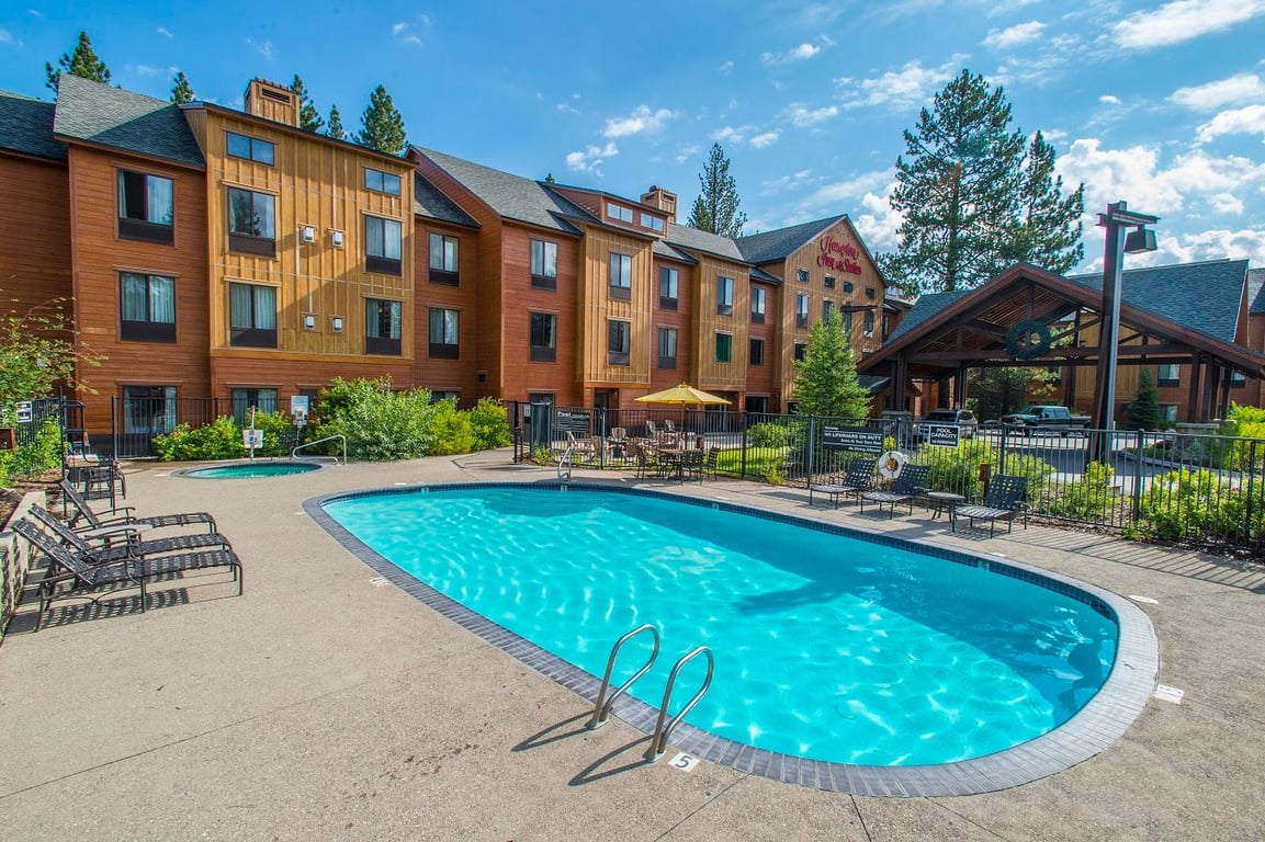 Pool | Hampton Inn & Suites Tahoe-Truckee