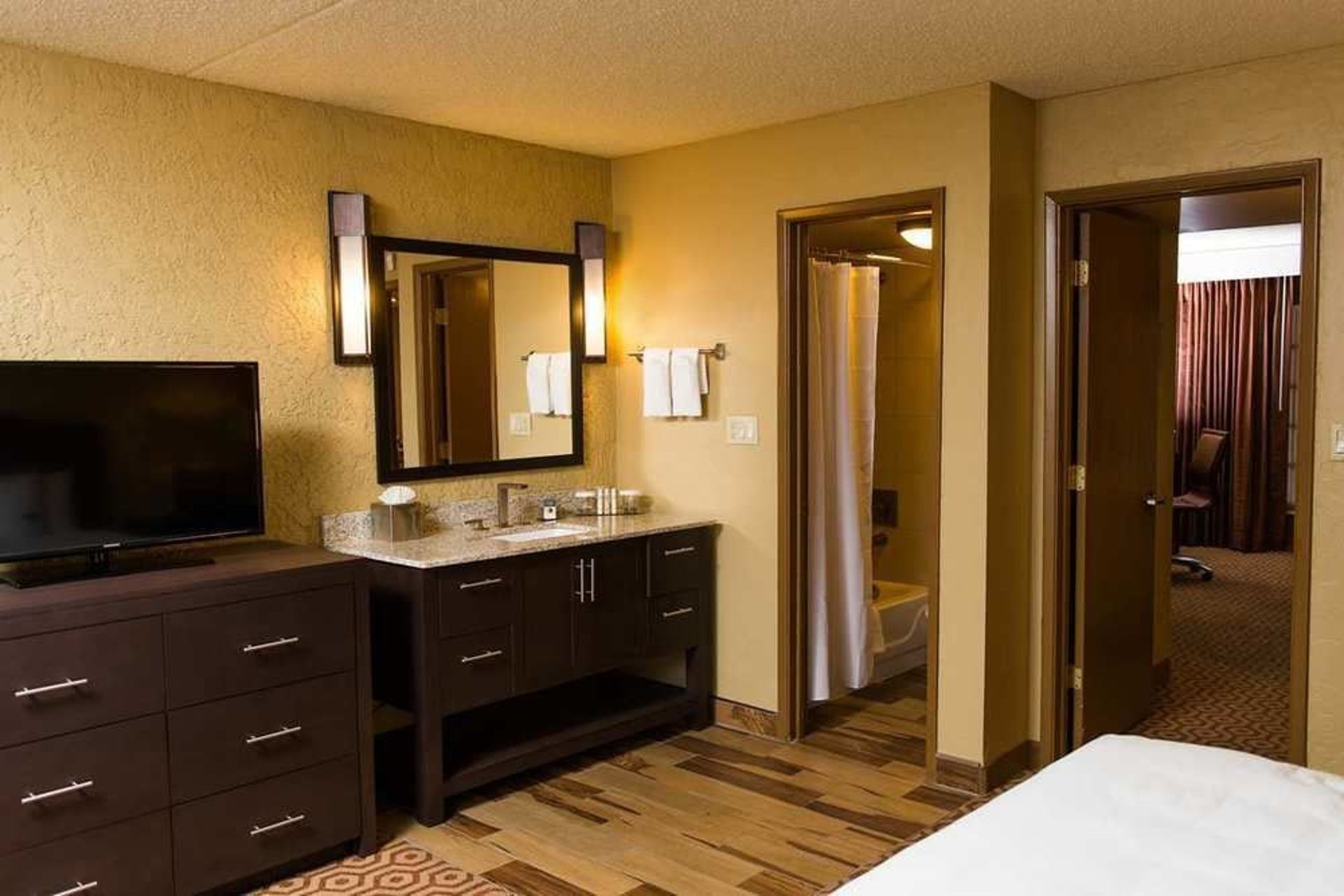 Suite Bedroom