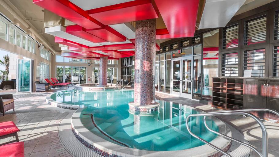 Pool and Hot tub | Hilton Vacation Club Oceanaire Virginia Beach