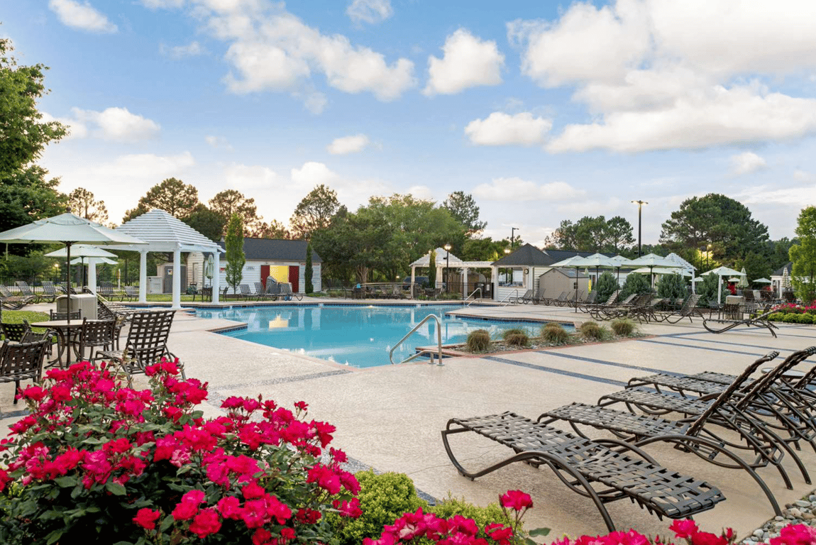 Outdoor Pool | Hilton Vacation Club The Historic Powhatan Williamsburg