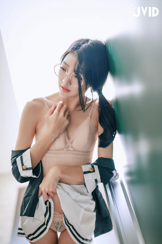 妍妍 - Sweet school girl temptation (P)