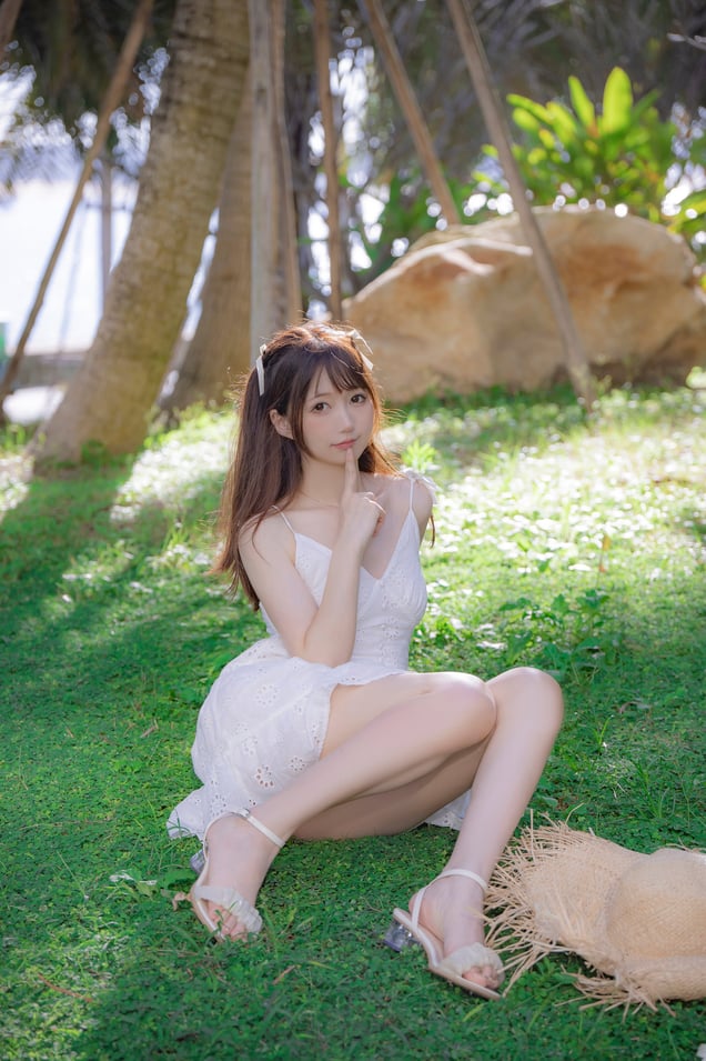 [Nagisa魔物喵] 全裸彼女