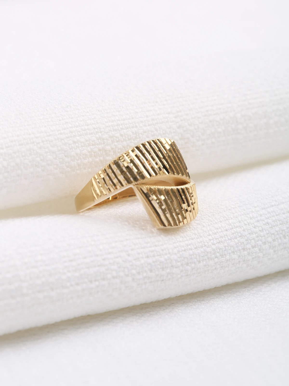 Sürgü Altın Yüzük