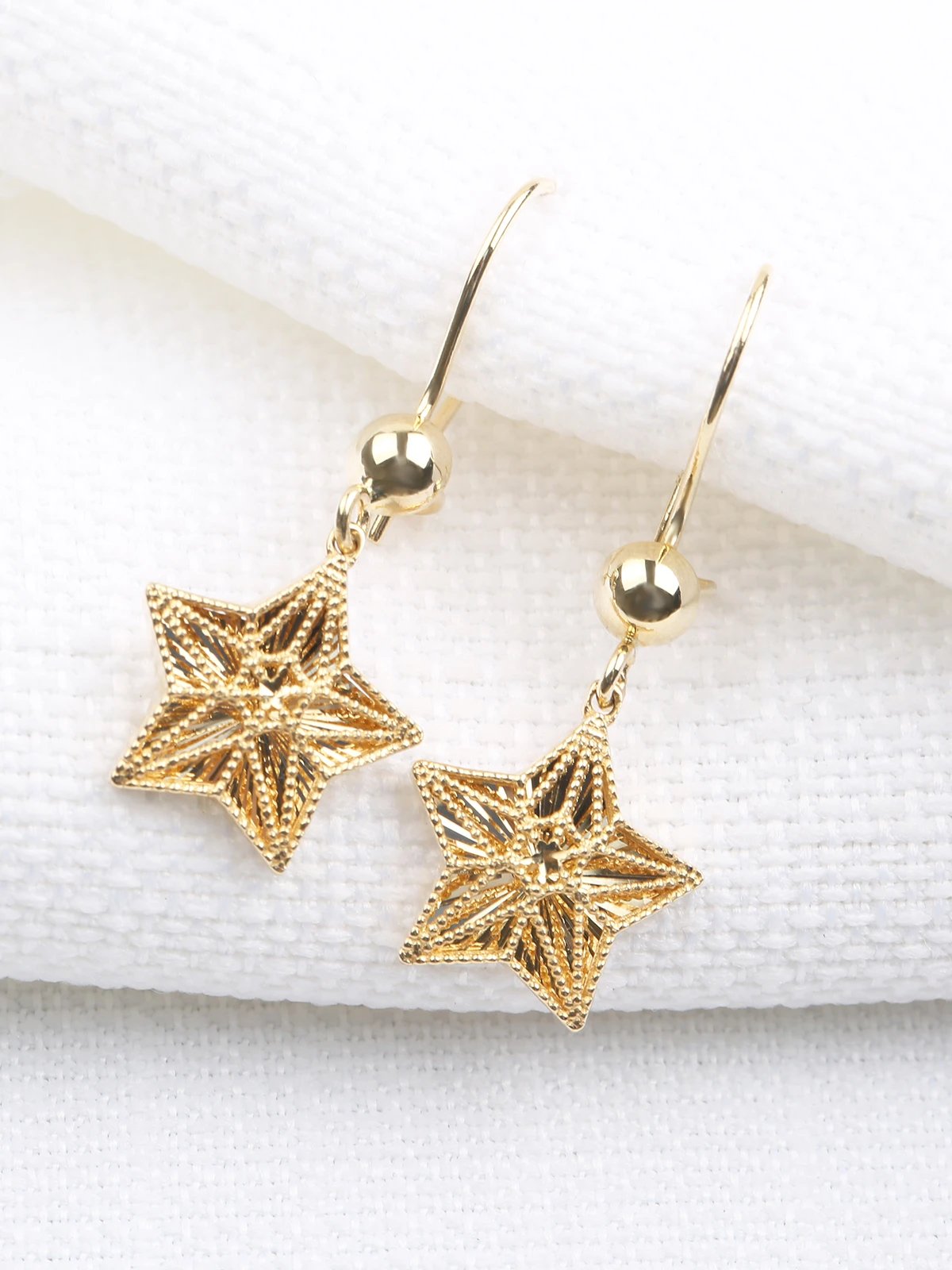 Yıldız Sallantılı Altın Küpe