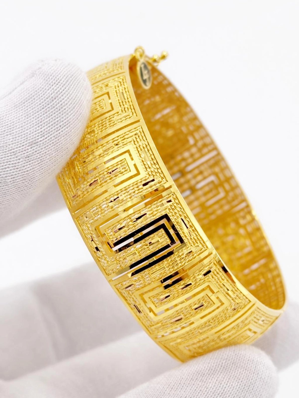 Eksen Altın Kelepçe