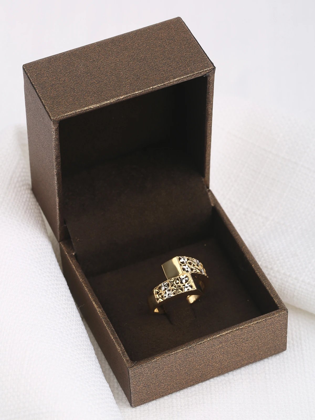 Şerit Motif Altın Yüzük