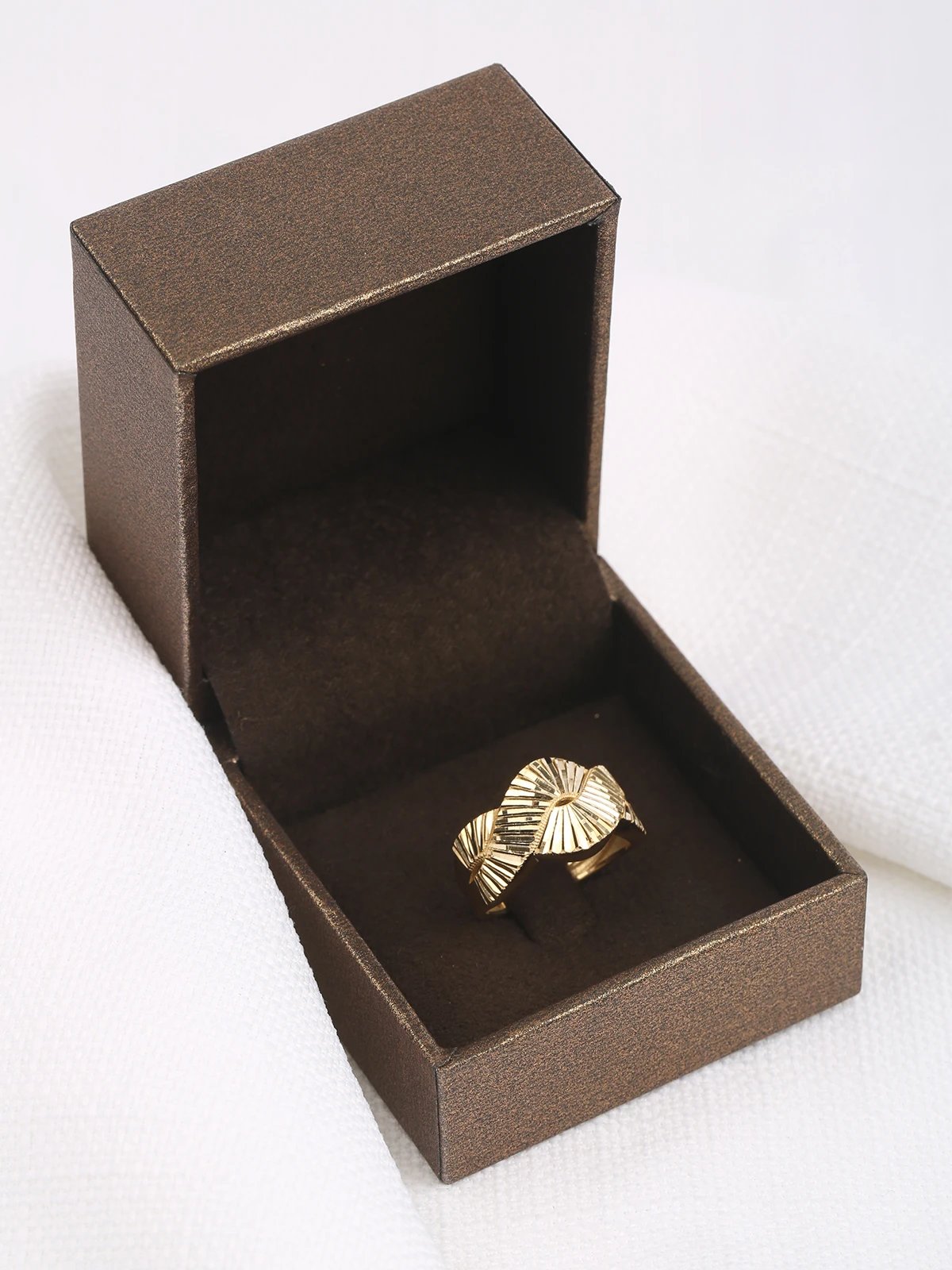 Sarmal Sürgü Altın Yüzük