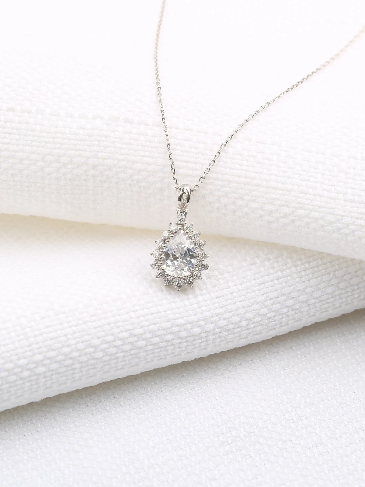 Damla Taş Beyaz Altın Kolye