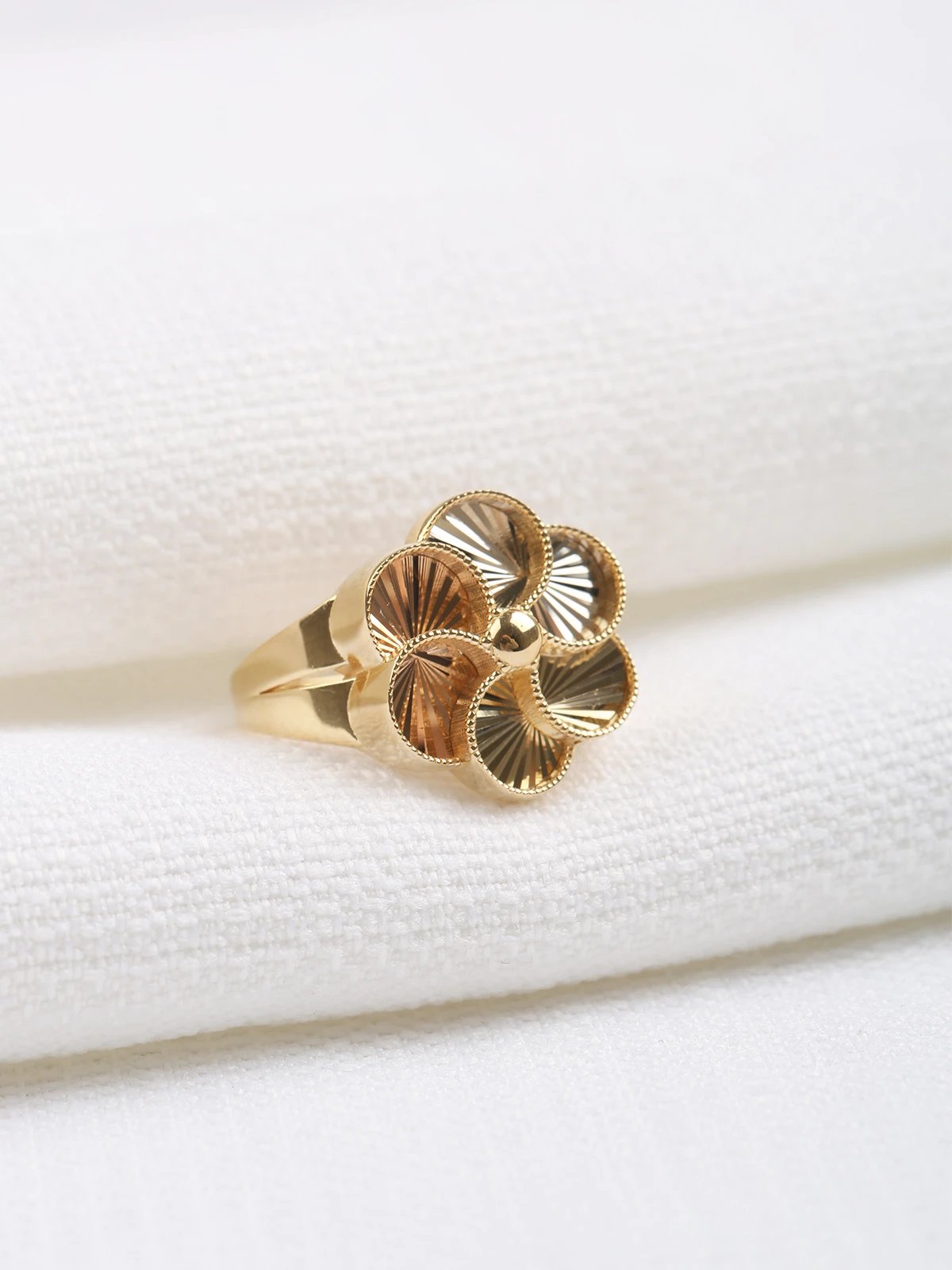 Şans Çiçeği Altın Yüzük