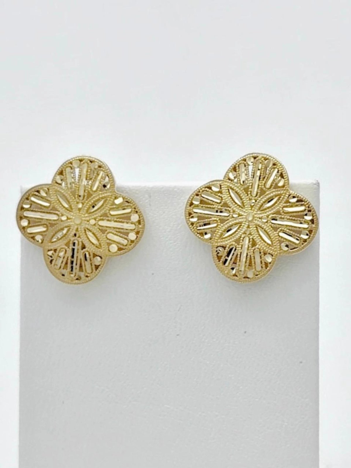 Yonca Işığı Altın Küpe