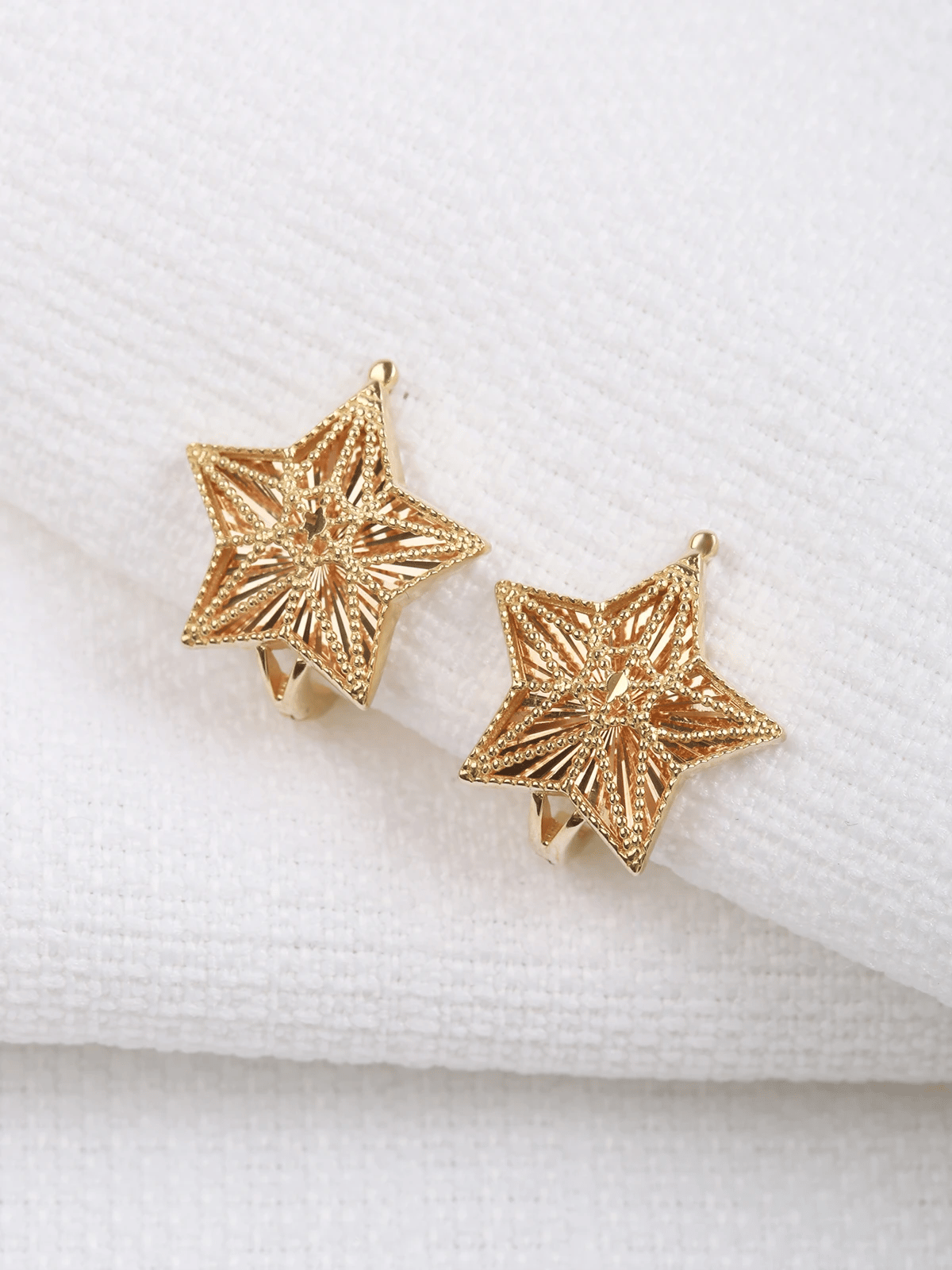 Altın Yıldız Küpe