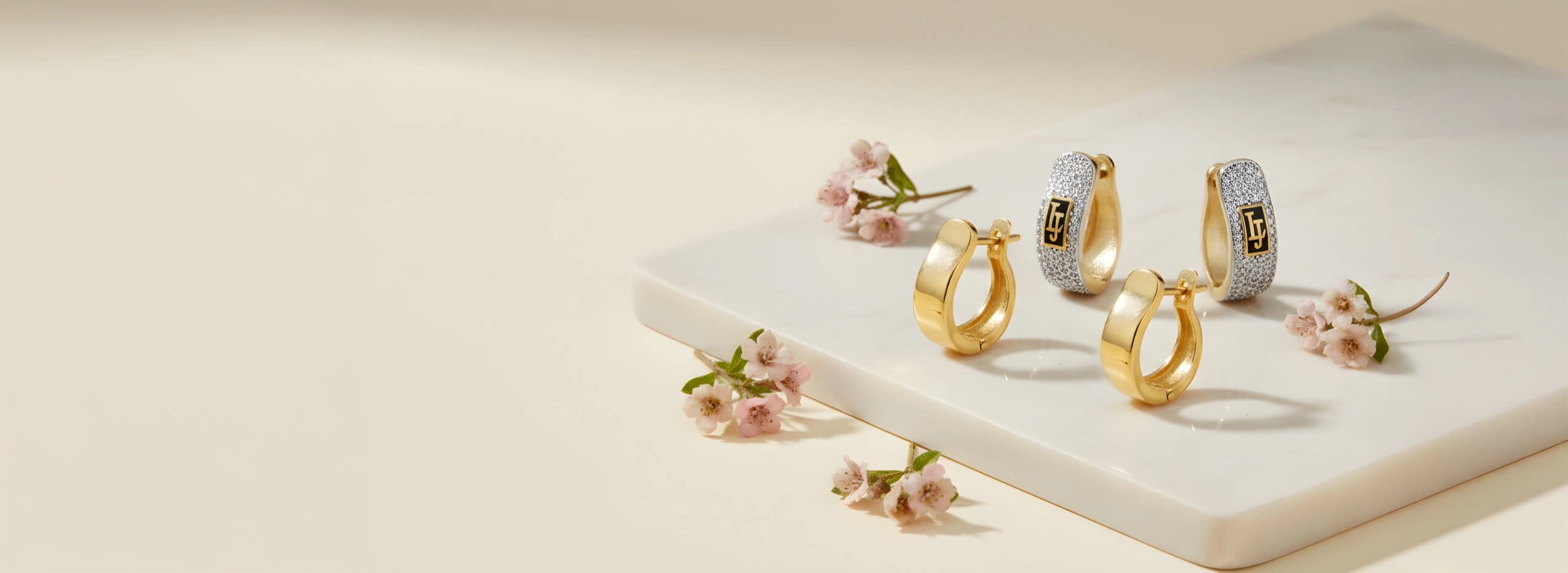 Işıltınızı Tamamlayan Altın Küpeler