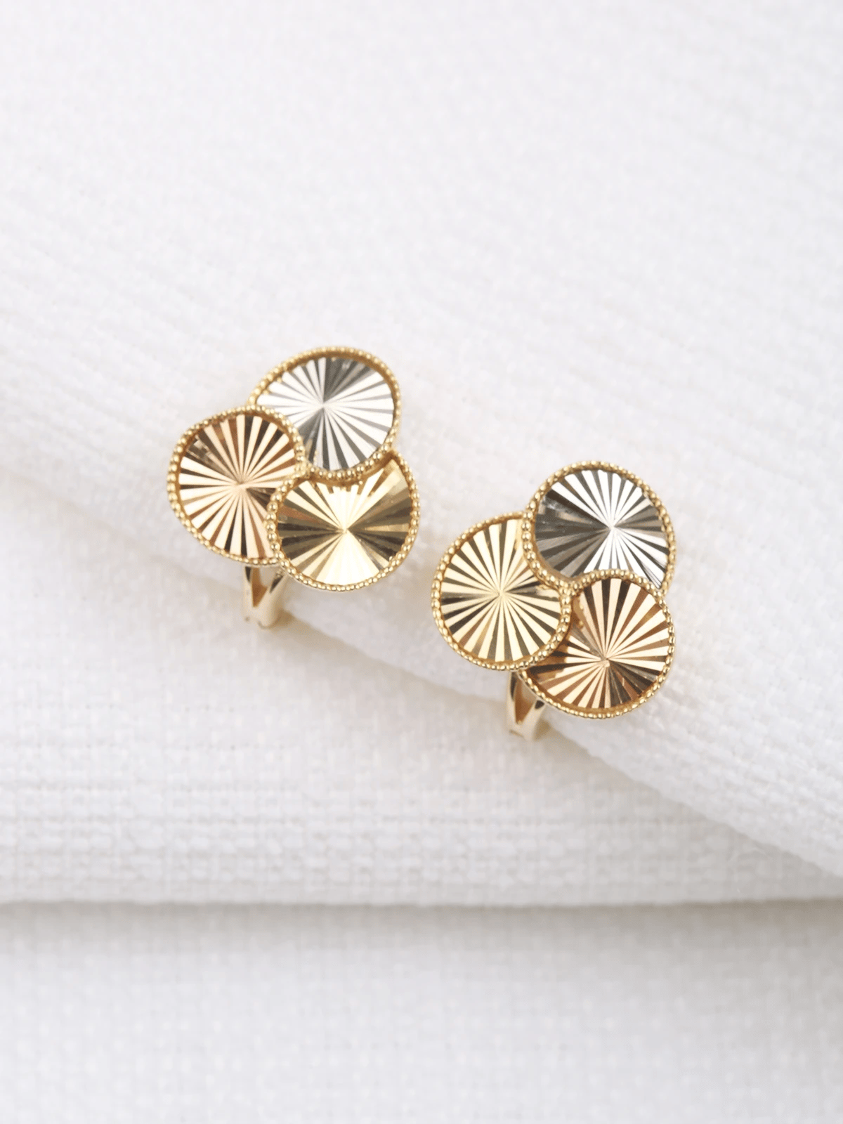 Üç Renk Pervane Altın Küpe