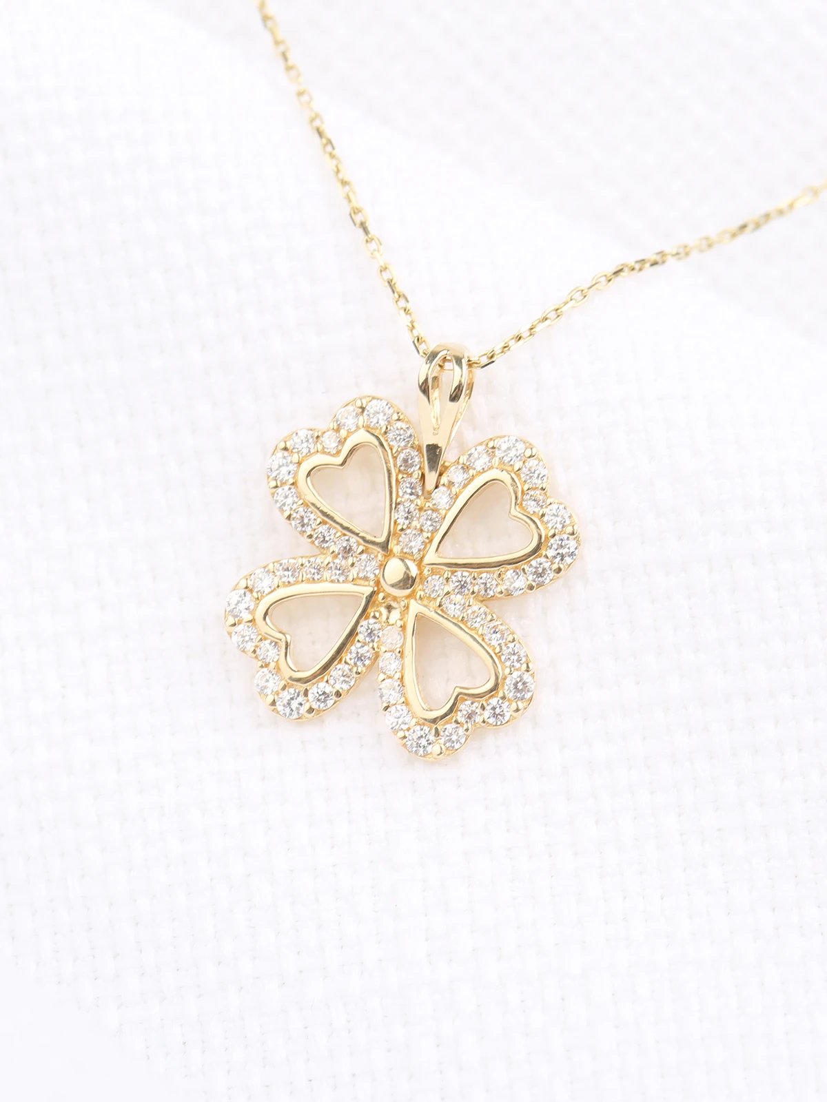 Kalp Yonca Altın Kolye