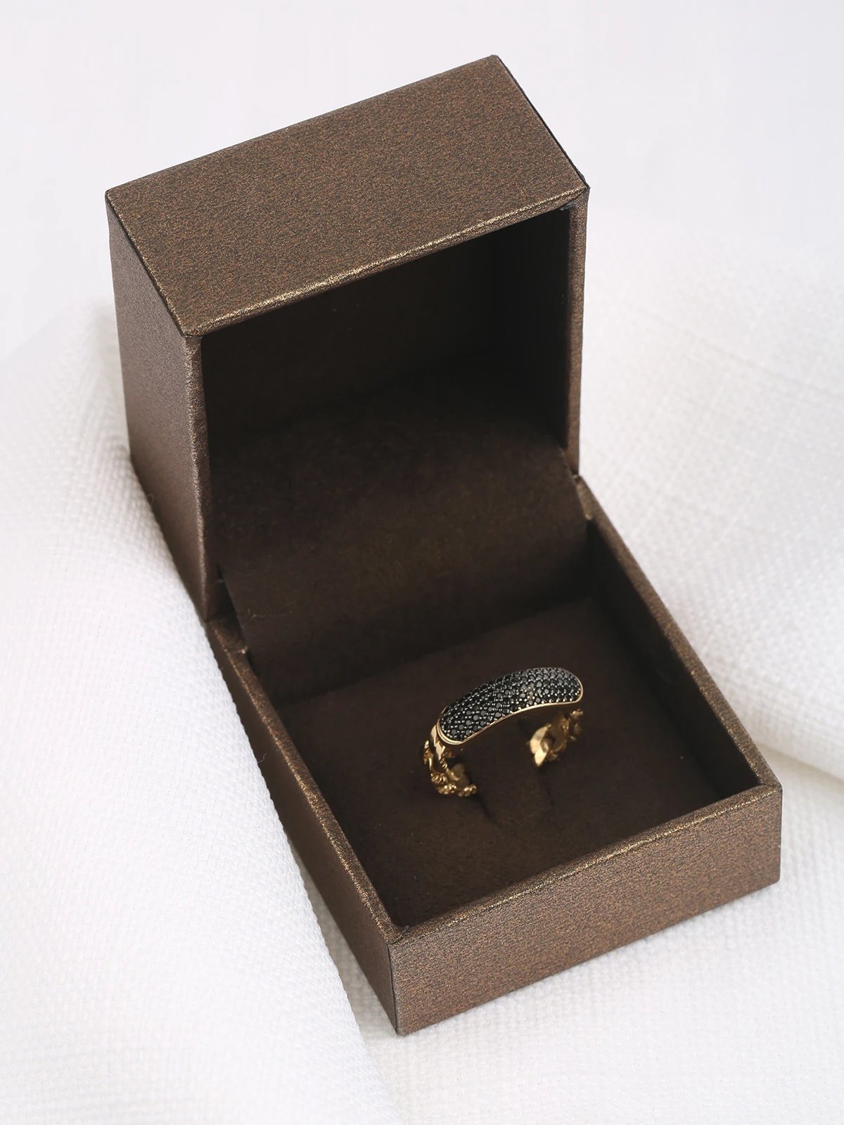 Siyah Taş Gurmet Altın Yüzük