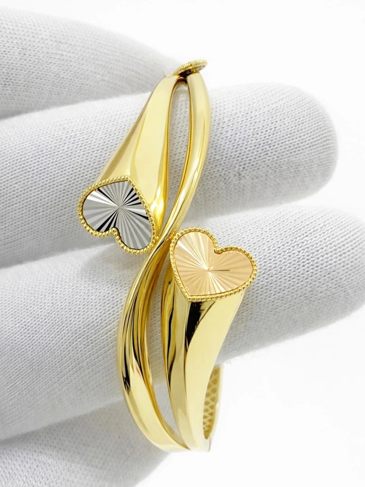 Kalp Dokunuşu Altın Kelepçe