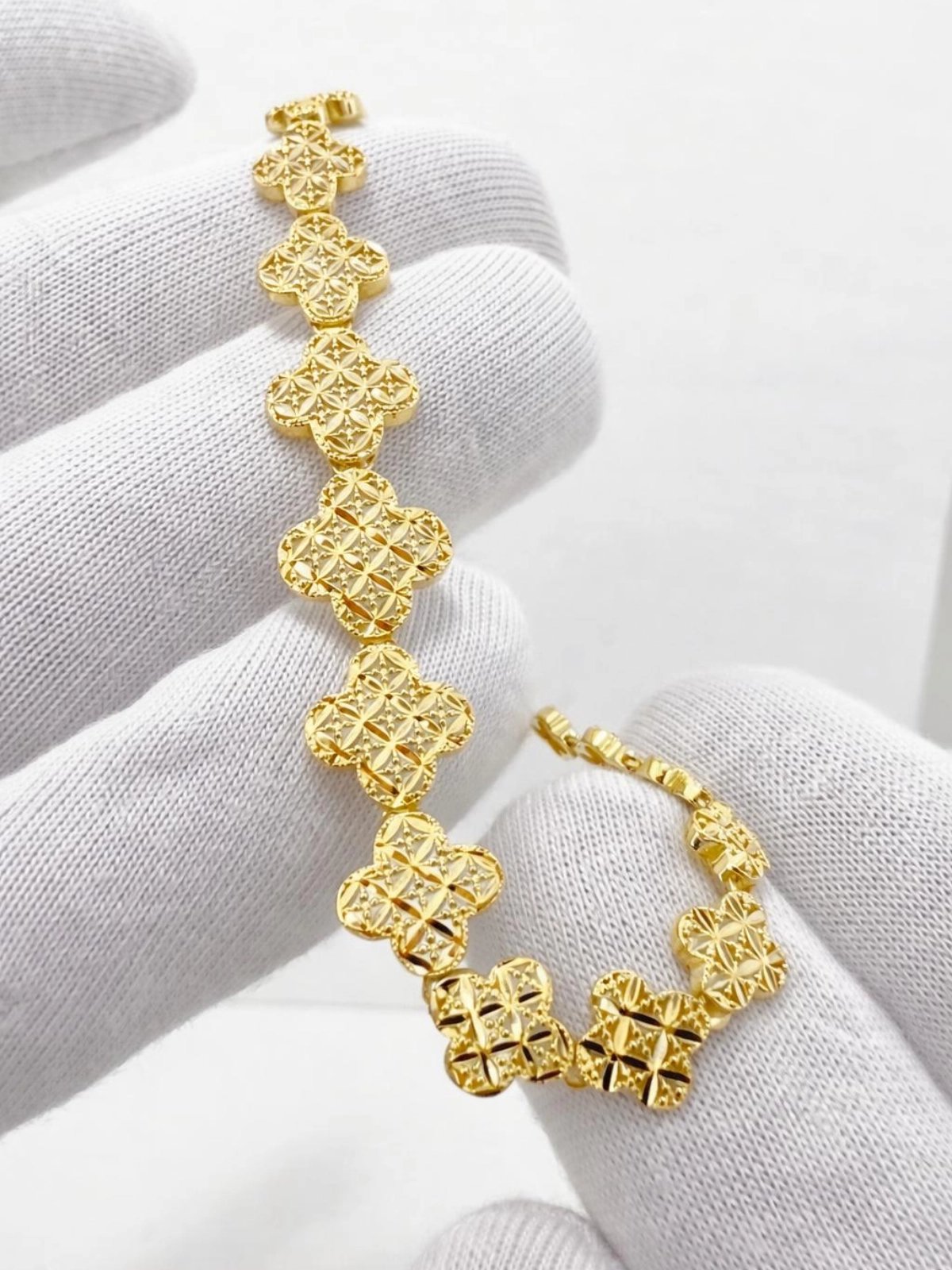 Yonca Altın Bileklik