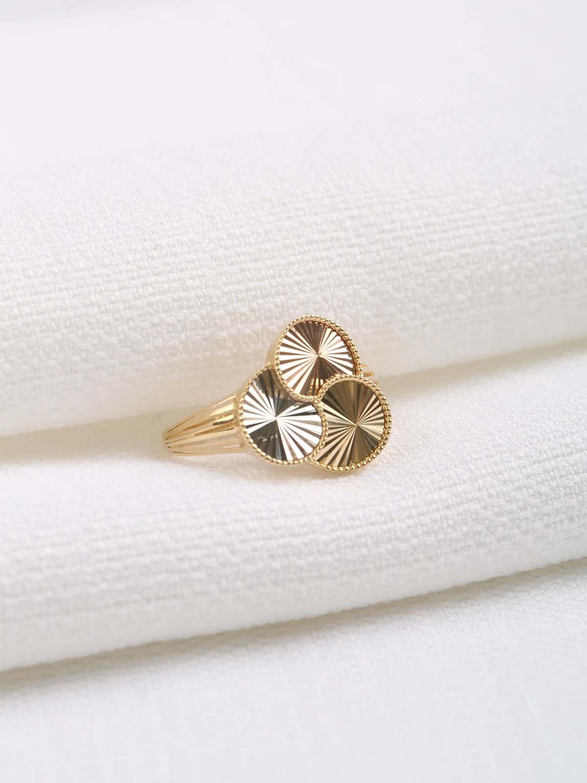 Üç Renk Pervane Altın Yüzük