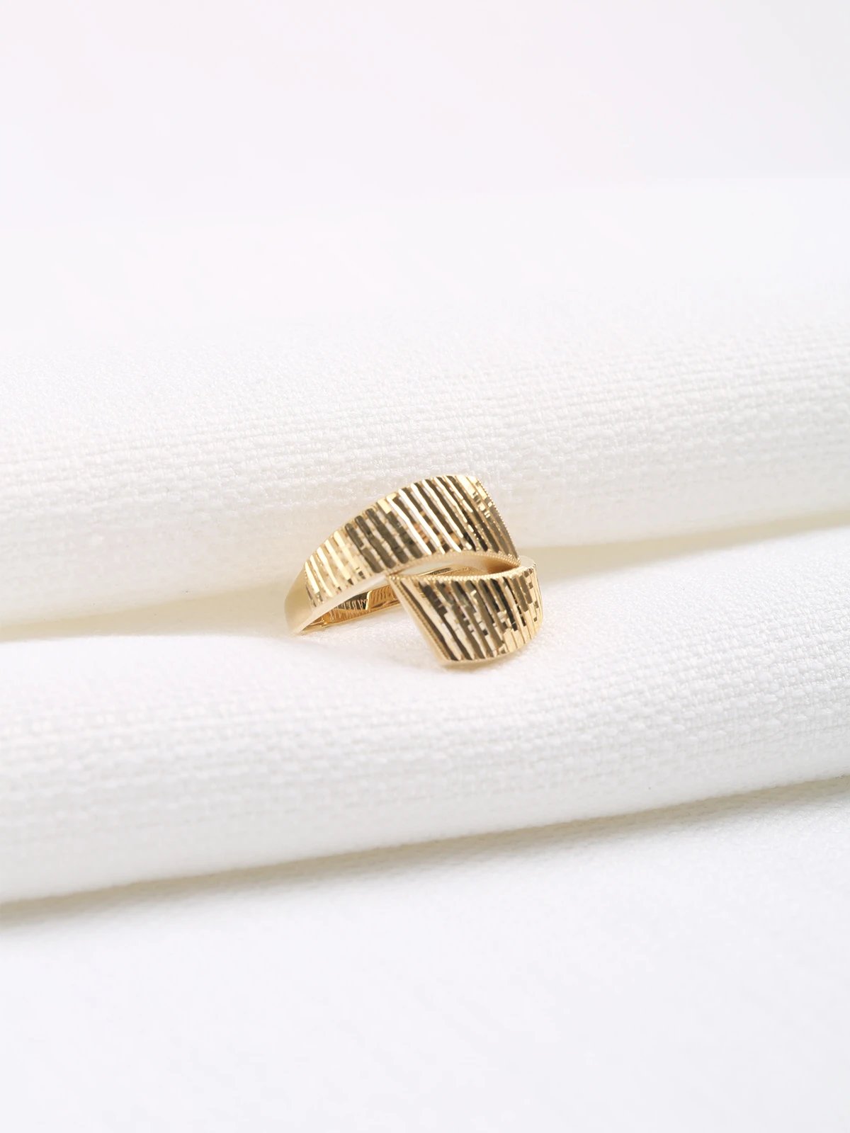 Sürgü Altın Yüzük