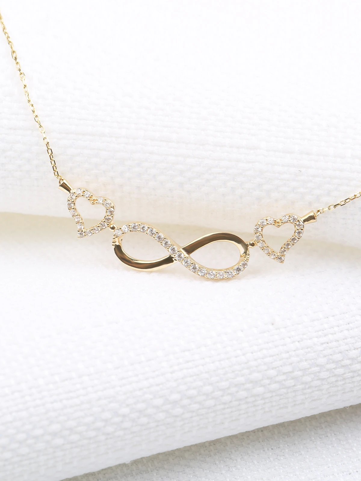 Sonsuz Aşk Kalp Altın Kolye