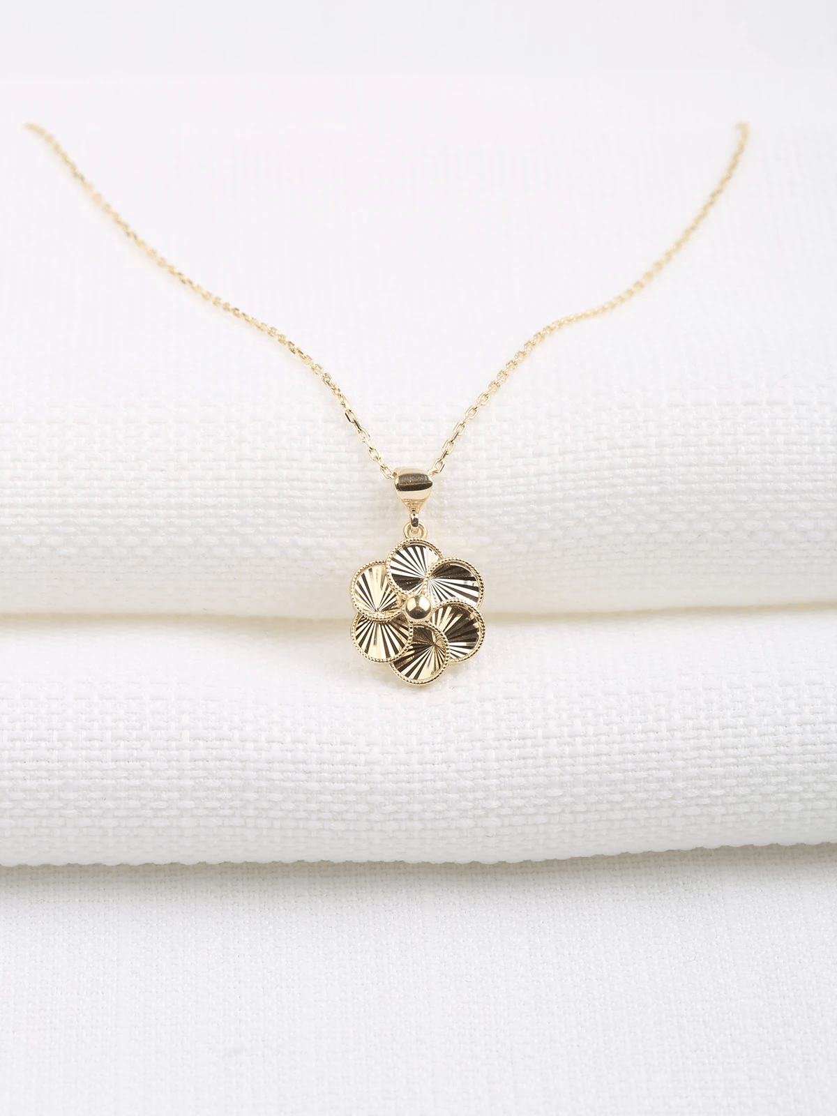 Şans Çiçeği Altın Kolye