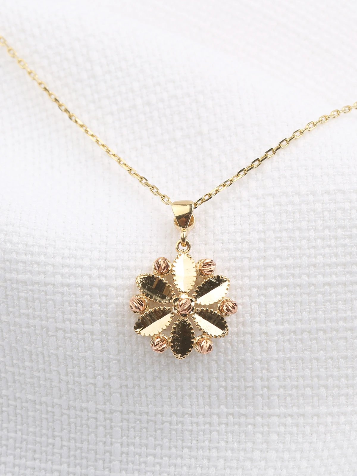 Dorika Çiçek Altın Kolye