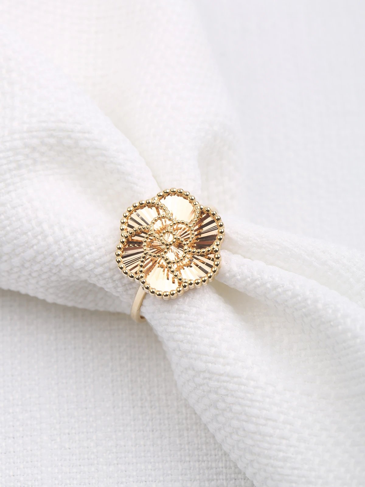 Çiçek Işıltısı Altın Yüzük