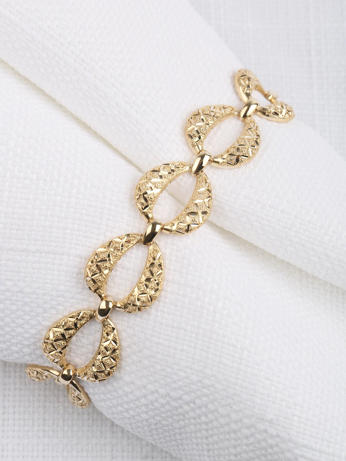 Altın Nakış Bileklik