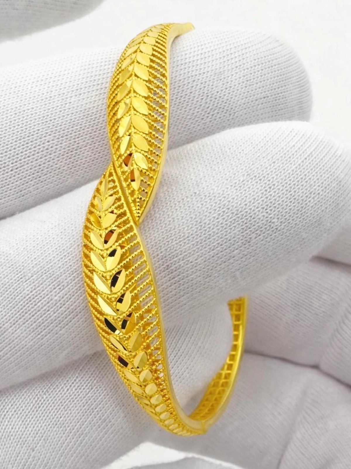 Defne Altın Kelepçe