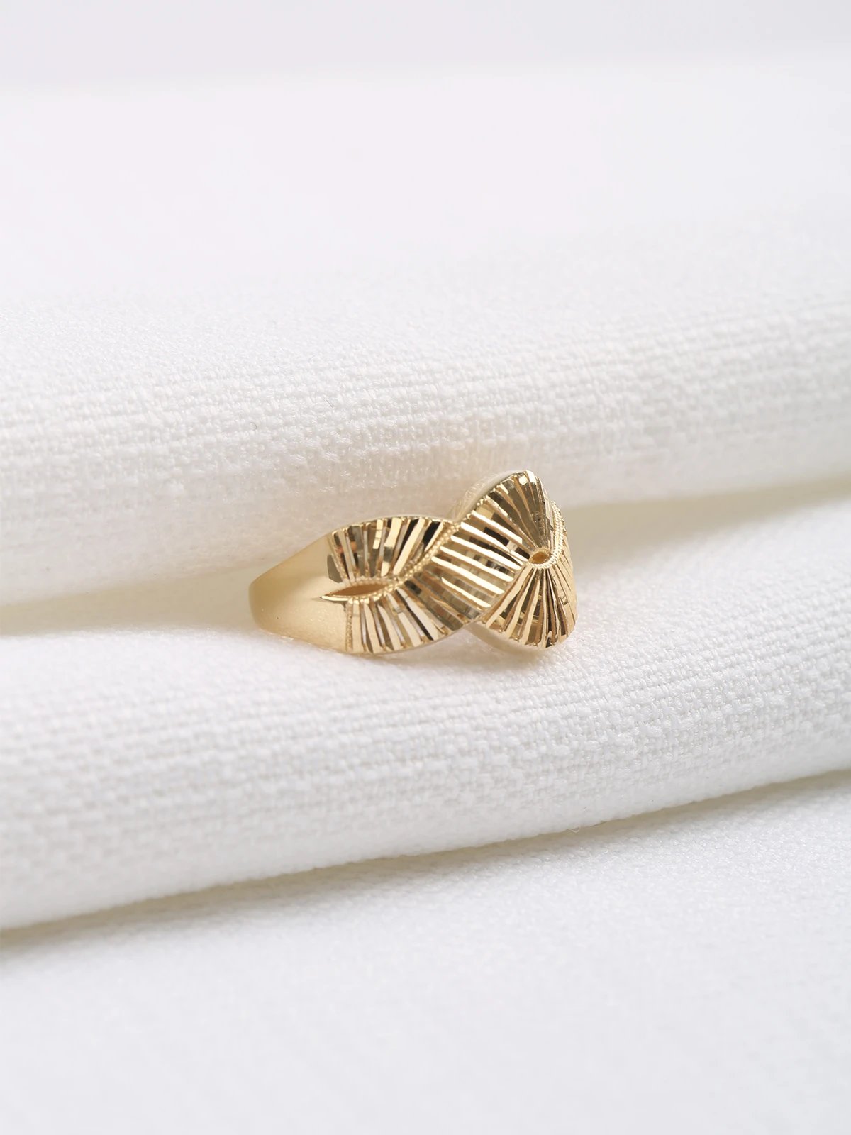 Sarmal Sürgü Altın Yüzük