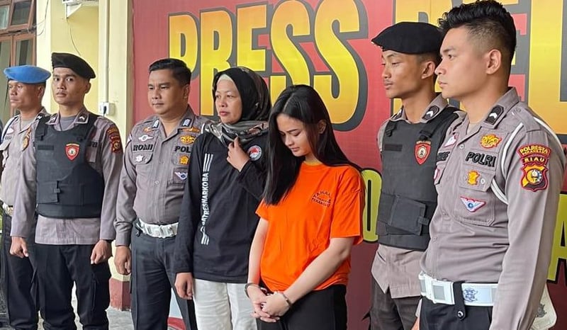 Polresta Pekanbaru menetapkan mahasiswi sebagai tersangka kasus kecelakaan maut yang menewaskan seorang IRT. (Foto: PMJ News)