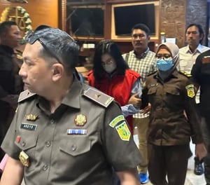 Kejagung tetapkan Ibu Ronald Tannur sebagai tersangka. Foto: Dok, Kejagung