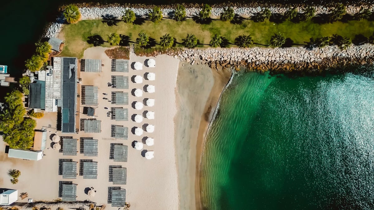 https://imagedelivery.net/jHDmI3UpXy0vHMoFeeZZfg/elganzo-amenities-home-the-beach-club/